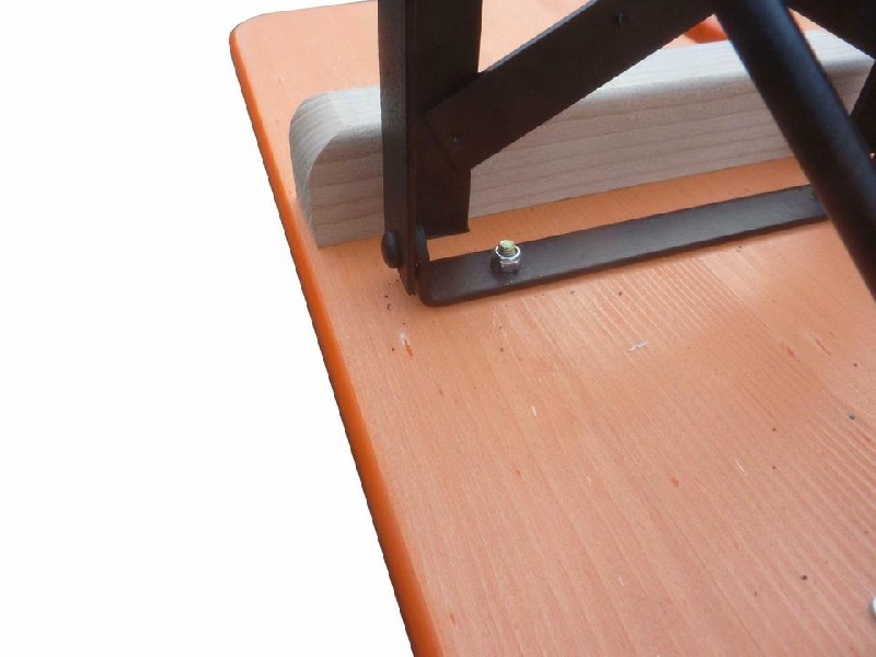 Garnitur Standard orange Tisch 220x70 cm, Gestell schw.