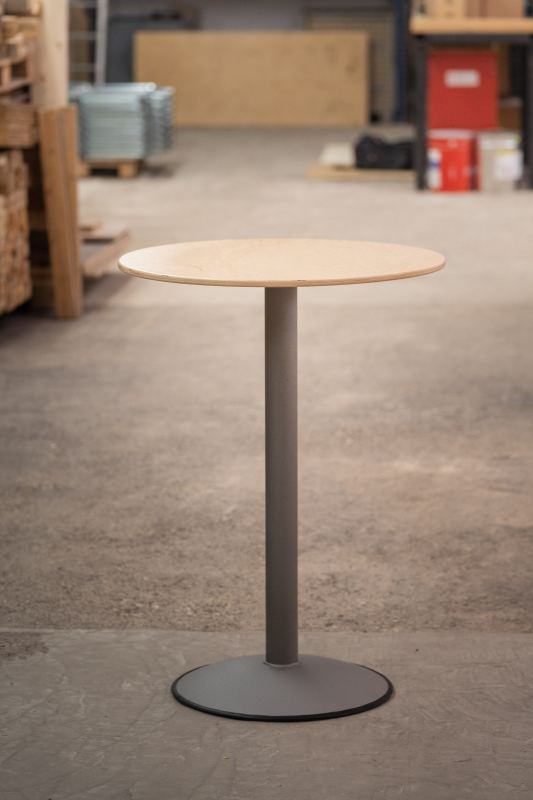 Säulenstehtisch in Halle